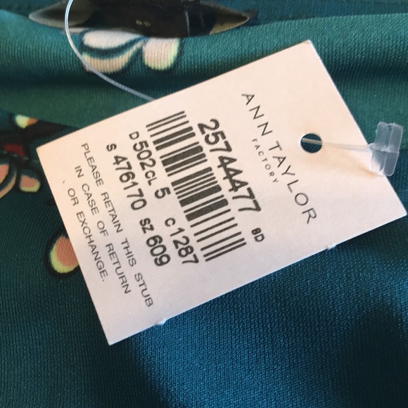 Pretty Ann Taylor SP top with ruched sleeves NWT - Picture 3 of 6